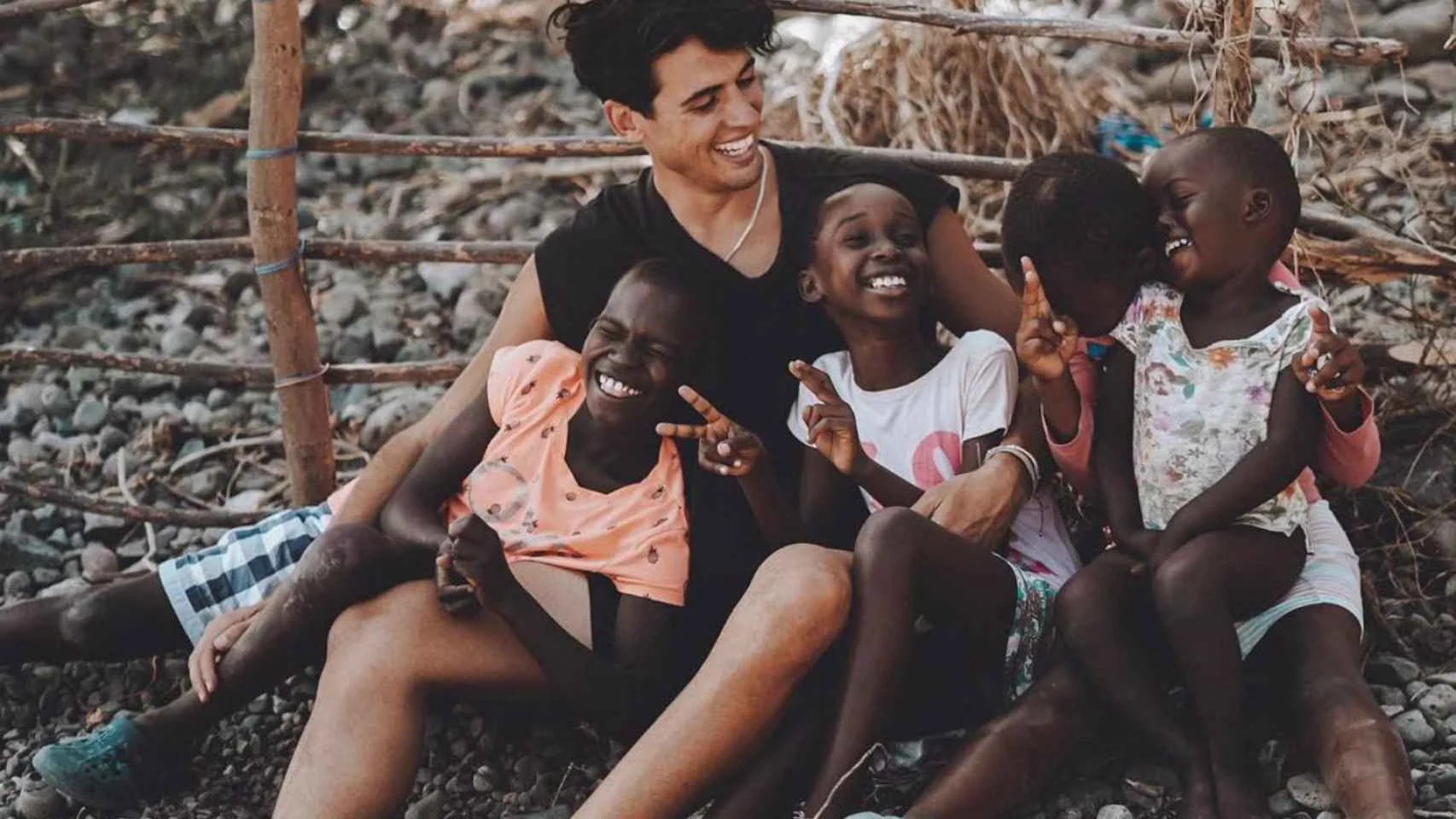 El influencer Daniel Illescas comparte su lado más solidario con su proyecto 'Be part of it', uno de los más destacados entre los realizados por creadores de contenido