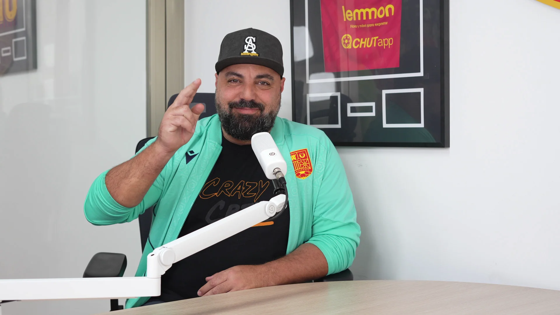 DoctorePollo, Director General de la Selección Española de Creadores y presentador del Podcast Oficial, liderando el programa oficial por el que pasan los diferentes creadores de la SEC