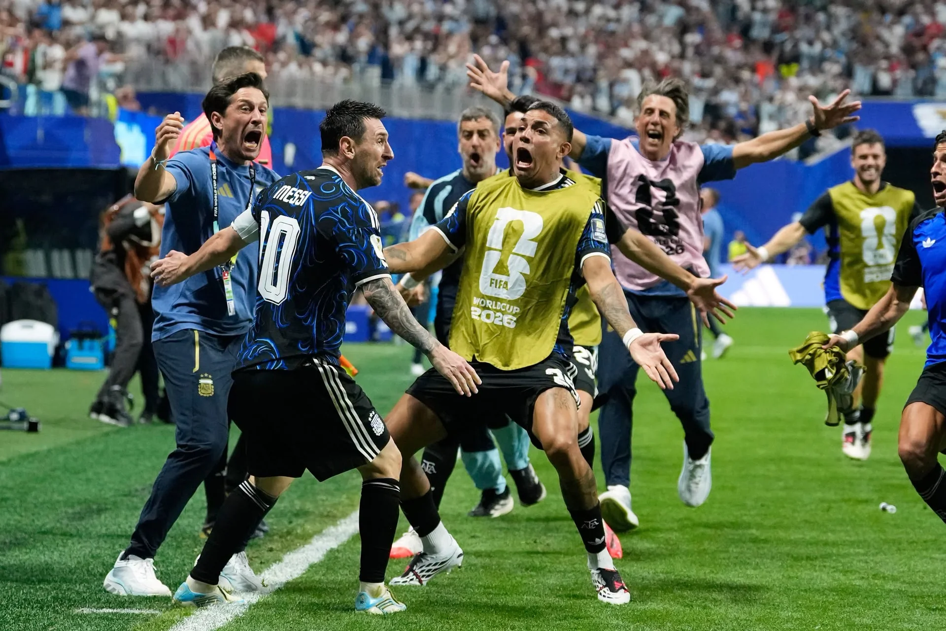 Crónica del partido Argentina-Inglaterra de semifinales y Previa de la Finalissima contra España del Mundial 2026, explicado por FansOrbit en su Hub del Torneo con juegos, retos y muchos premios gratis