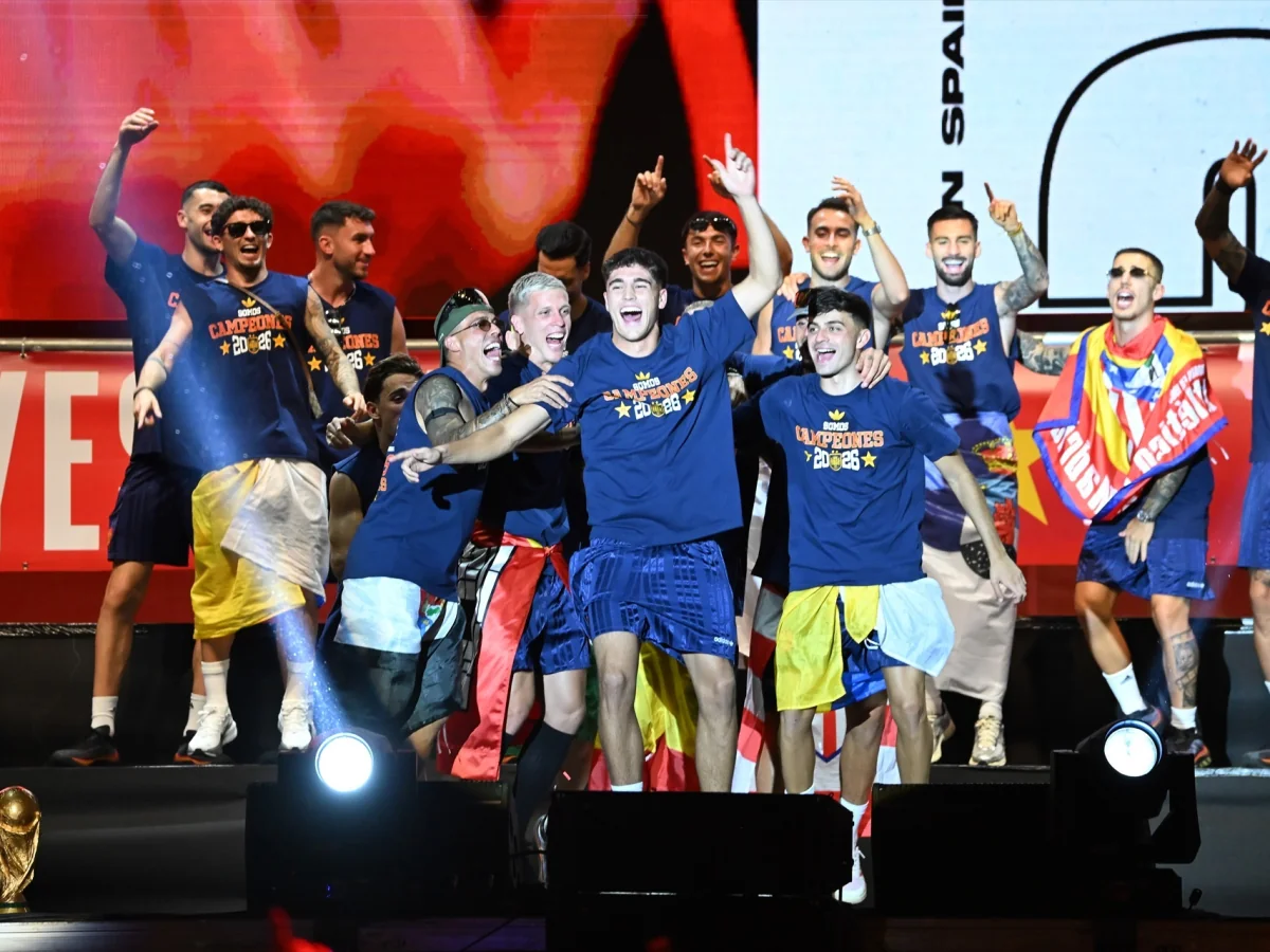 Crónica de la celebración de España como campeona del Mundial 2026, explicada por FansOrbit en su Hub del Torneo con juegos, retos y muchos premios gratis