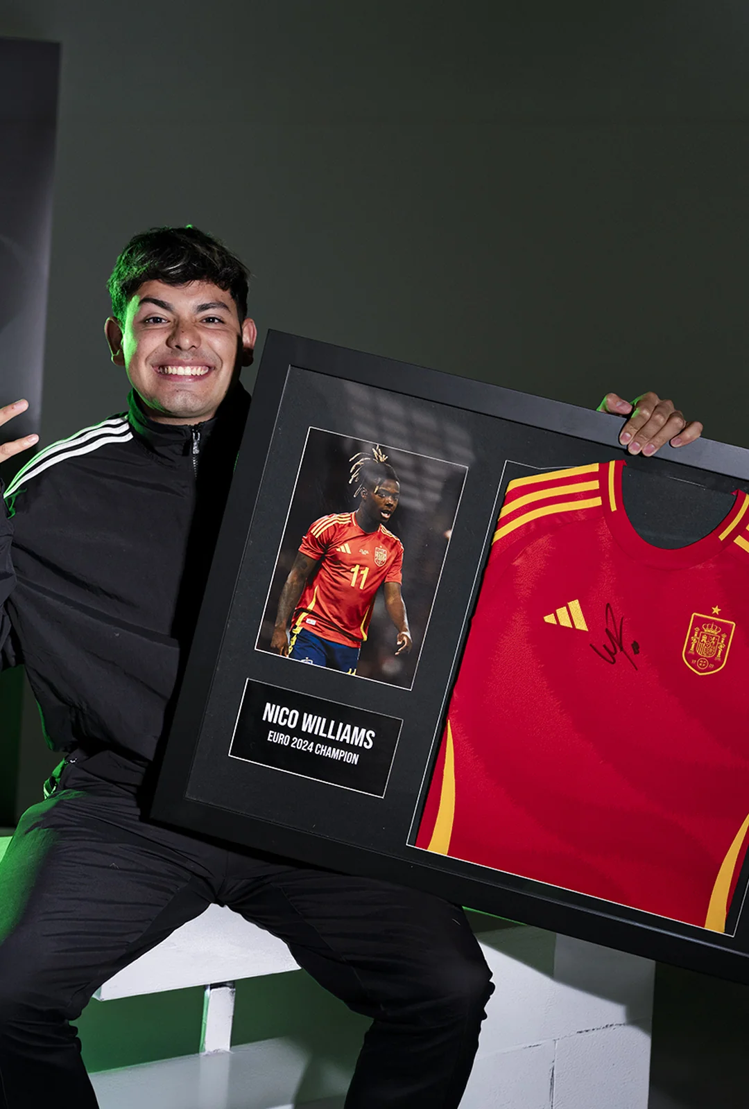¡CAMISETA NICO WILLIAMS FIRMADA!
